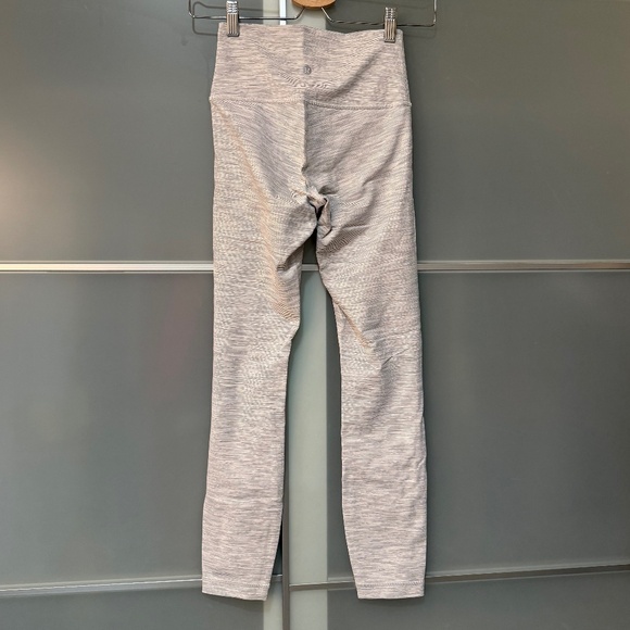Lululemon Gray/White Striped Leggings - Size 4 - Picture 2 of 4